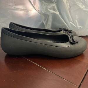 Crocs Women's Gianna Chain Link Ballet Flats